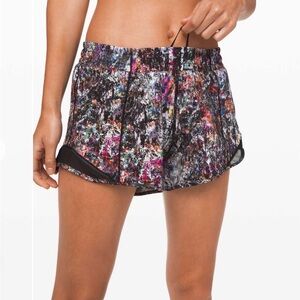 EUC Lululemon Athletica Hotty Hot Vitalize Shorts Size 12
